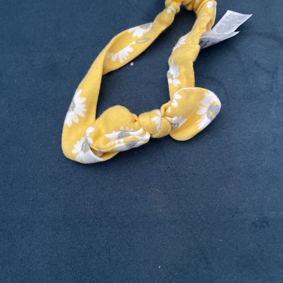 Yellow flower shirt and one piece for your baby and a bow - Picture 4 of 4